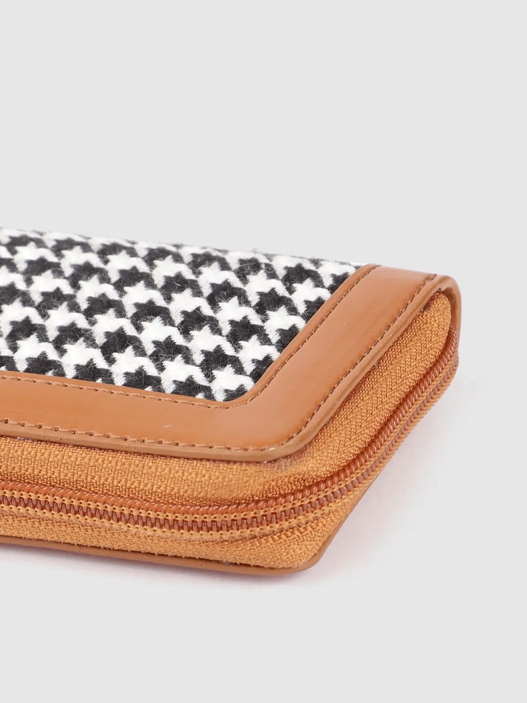 Berrylush Women Brown & White Geometric Printed PU Fabric Zip Around Short Wallet