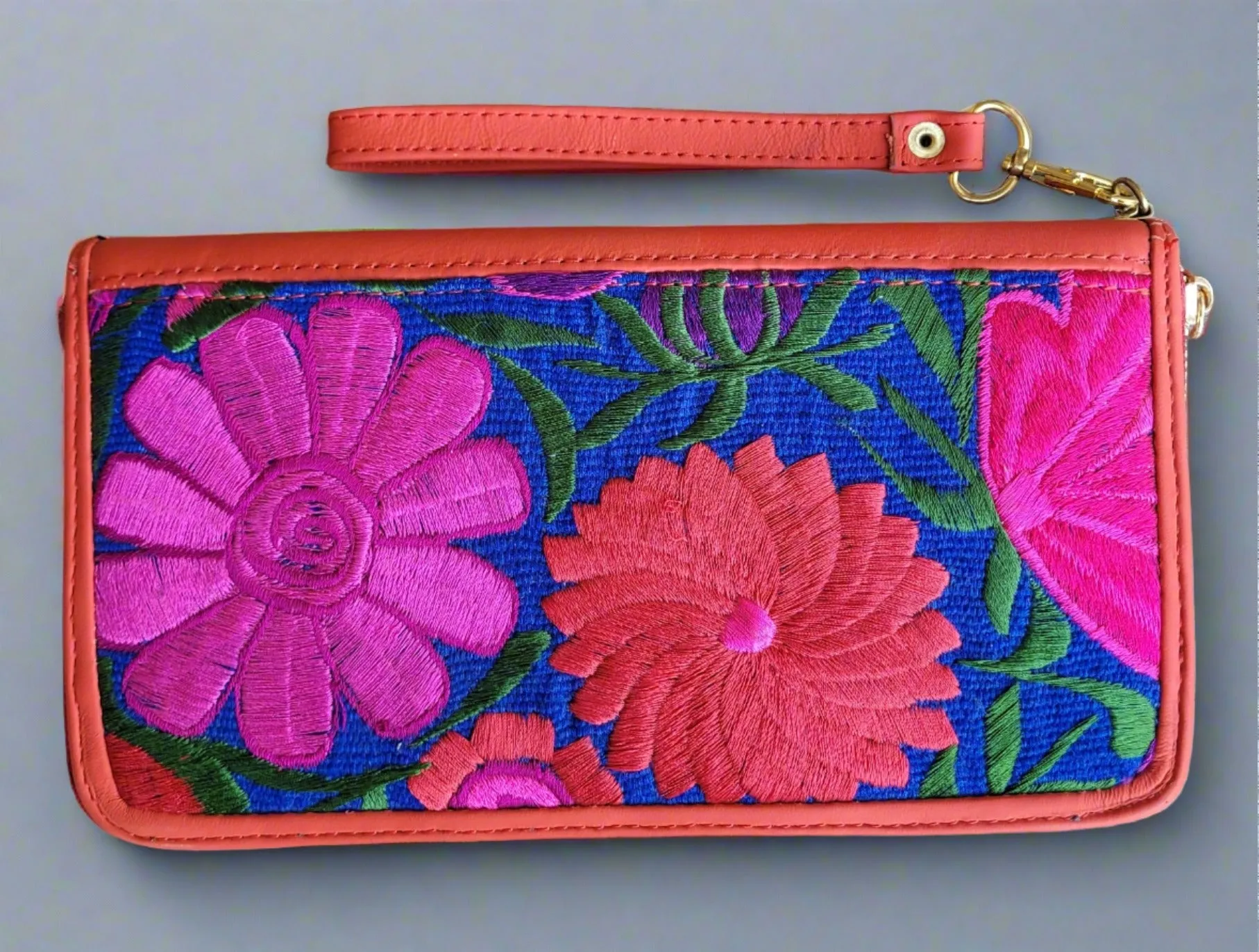 Flowers embroidery / Leather wallet